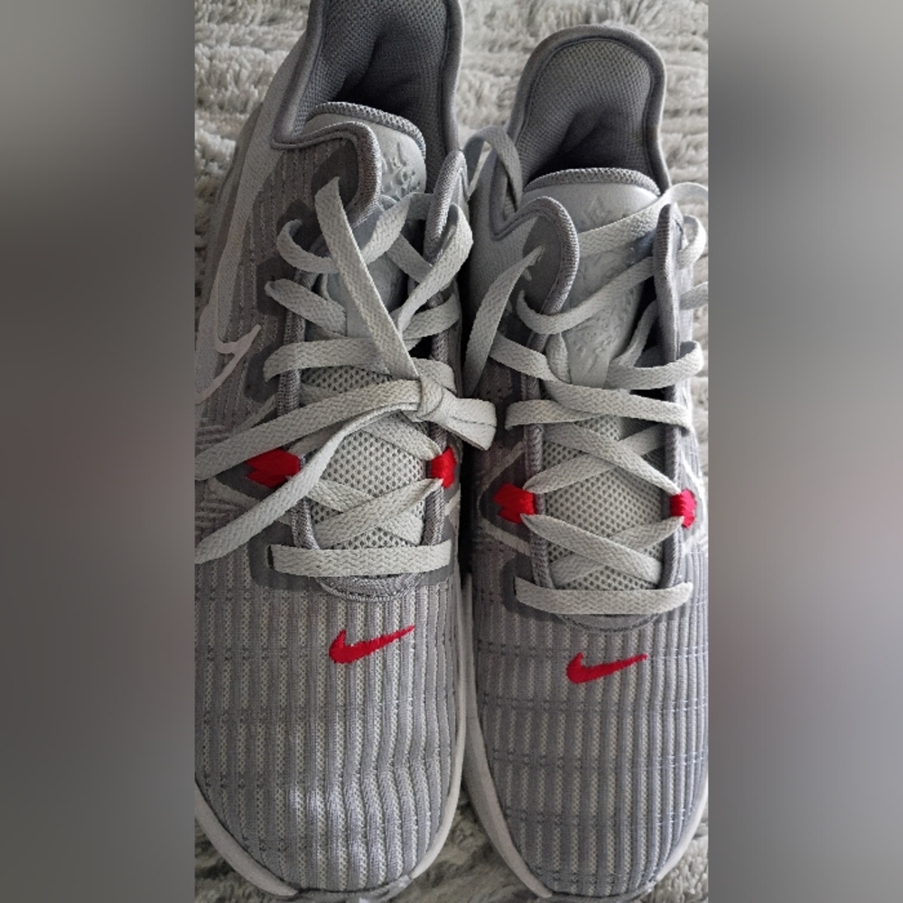 Nike Lebron JAMES... NEW - Picture 3 of 9